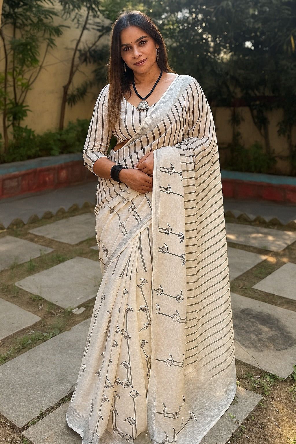 Women's Linen Saree with Minimal Striped & Floral Motifs