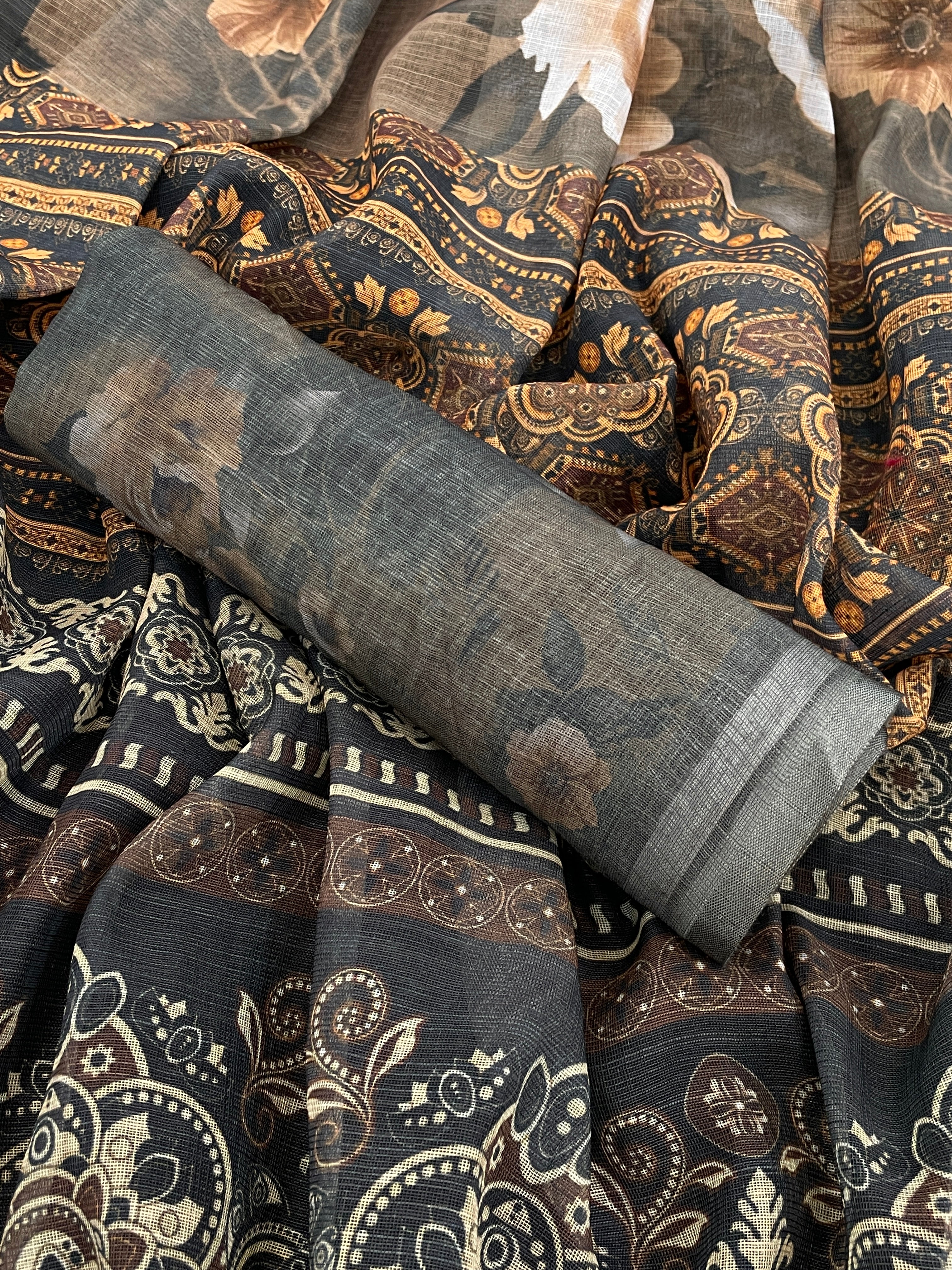 Handloom Linen Cotton Saree with Digital Print & Fancy Latkan